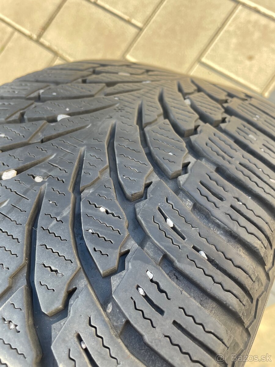 Nokian WR SUV 4 zimne pneu - 235/50 R19