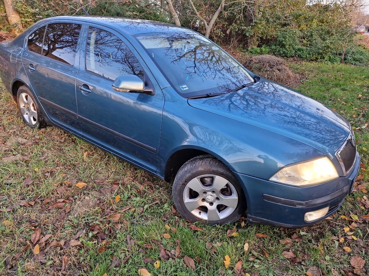 Skoda Octavia 1.9 tdi 77kw 105 ps sedan modrozelená METALIZA