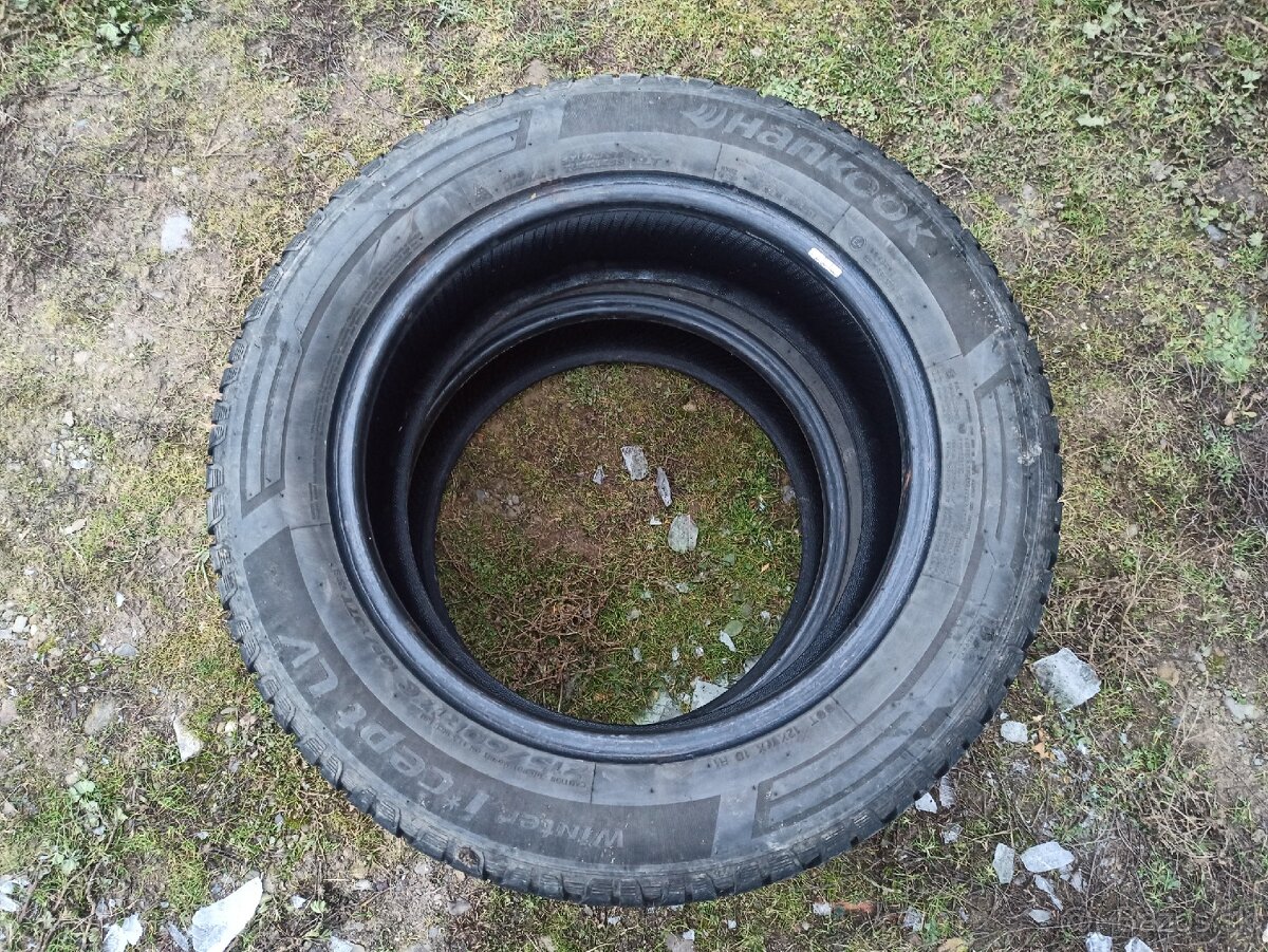 Hankook 215/60 R17 C zimne