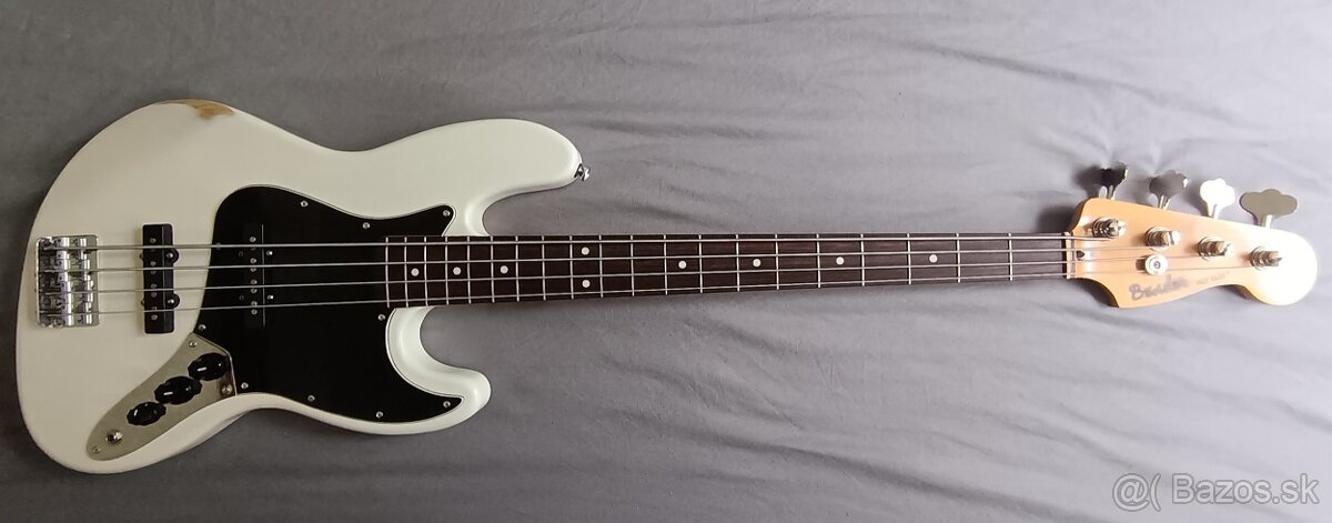 Squier jazz bass