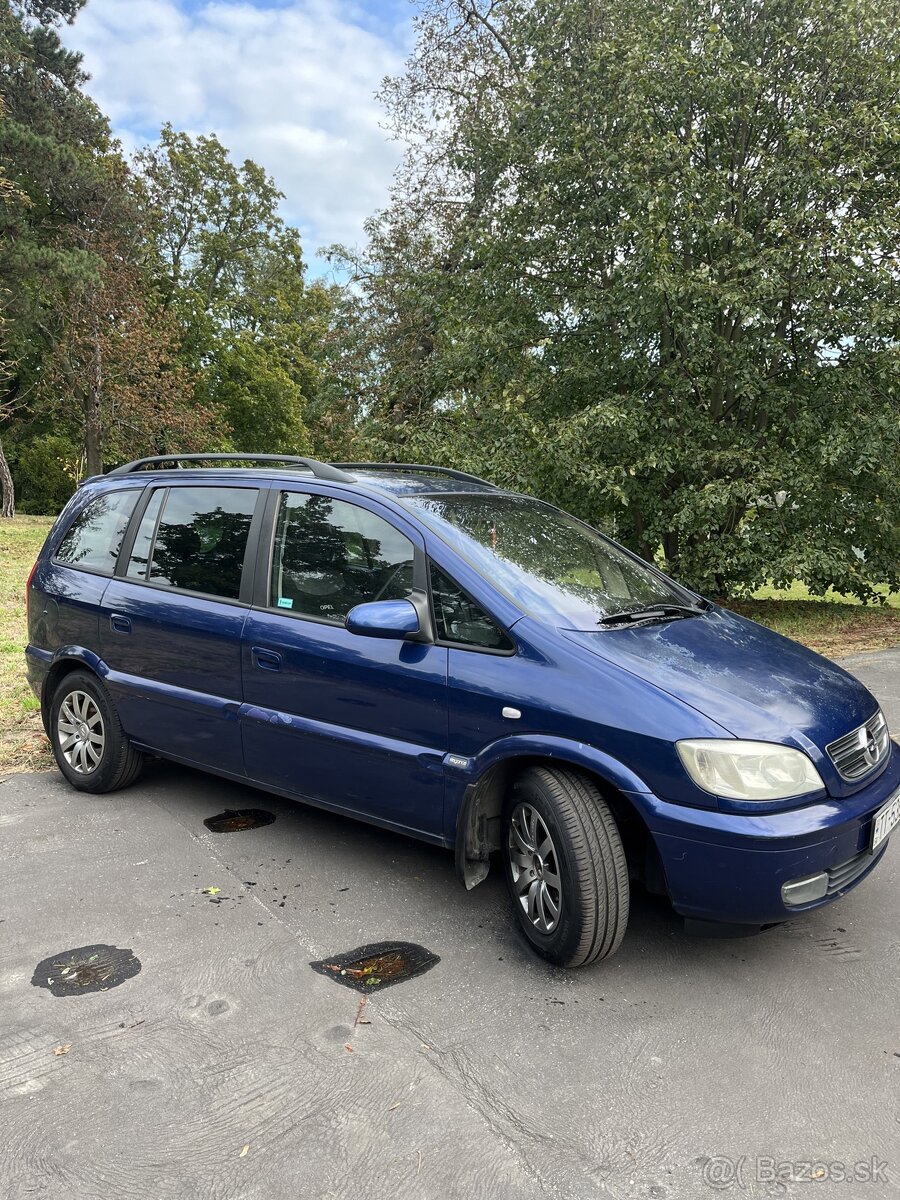 Predam Opel Zafira 2004 1.8