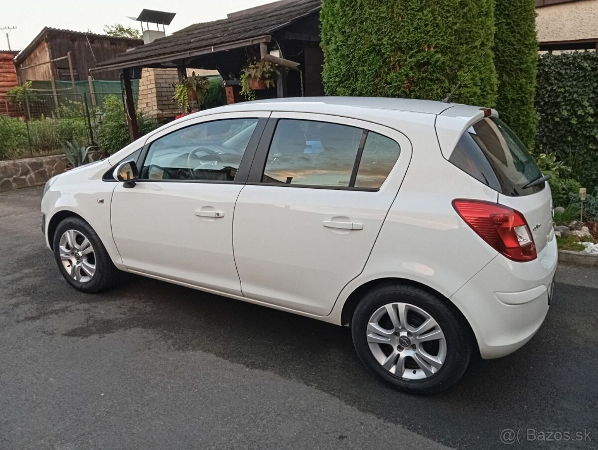 Opel Corsa 1,2 rok výroby 2014