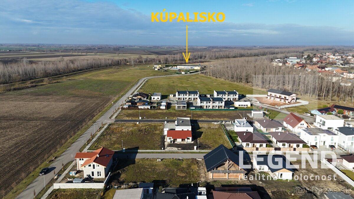 Rekreačná oblasť Nesvady, stavebný pozemok 400 m2, pri term