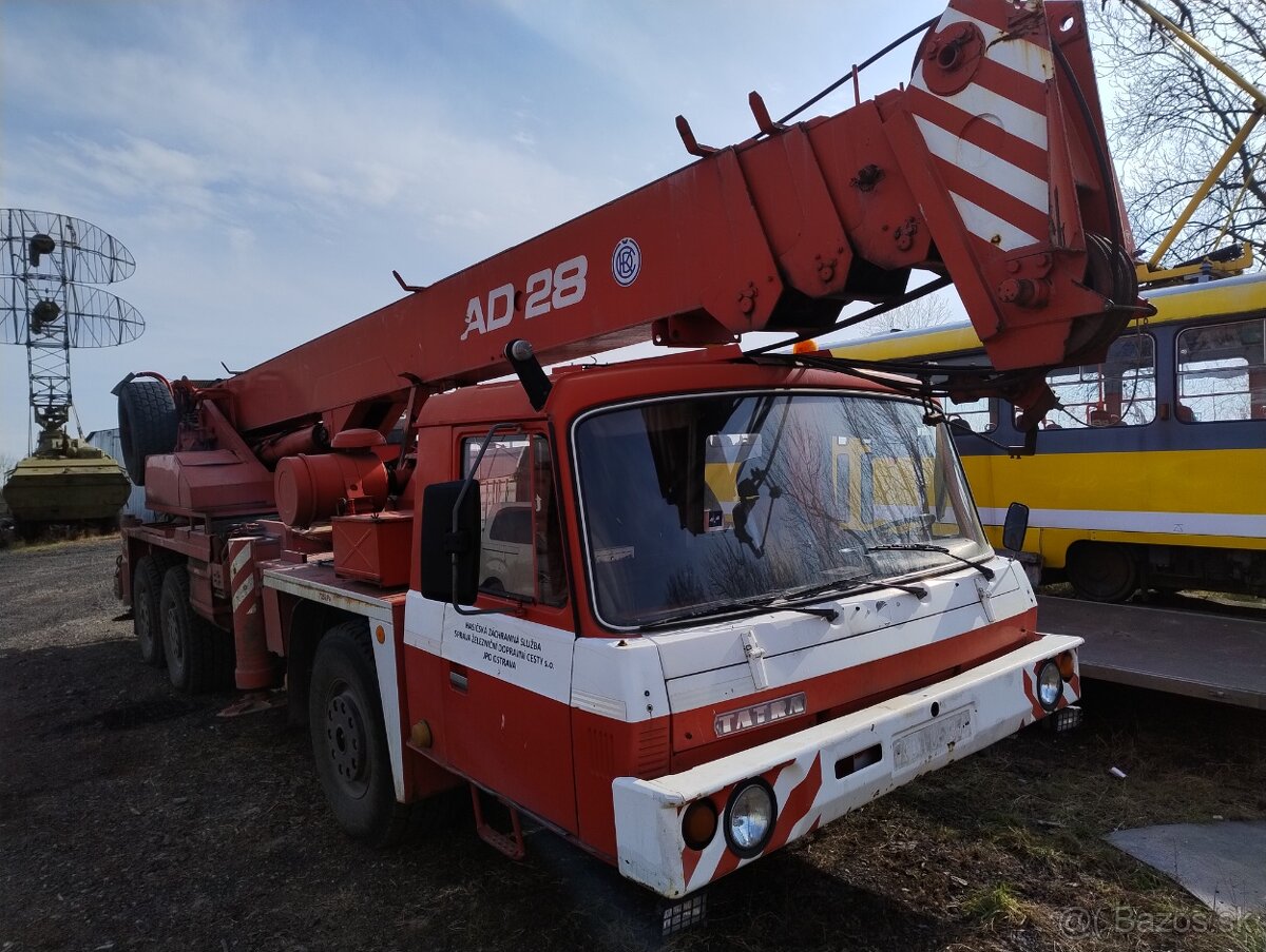 Autojeřáb Tatra 815 AD 28 výborný stav