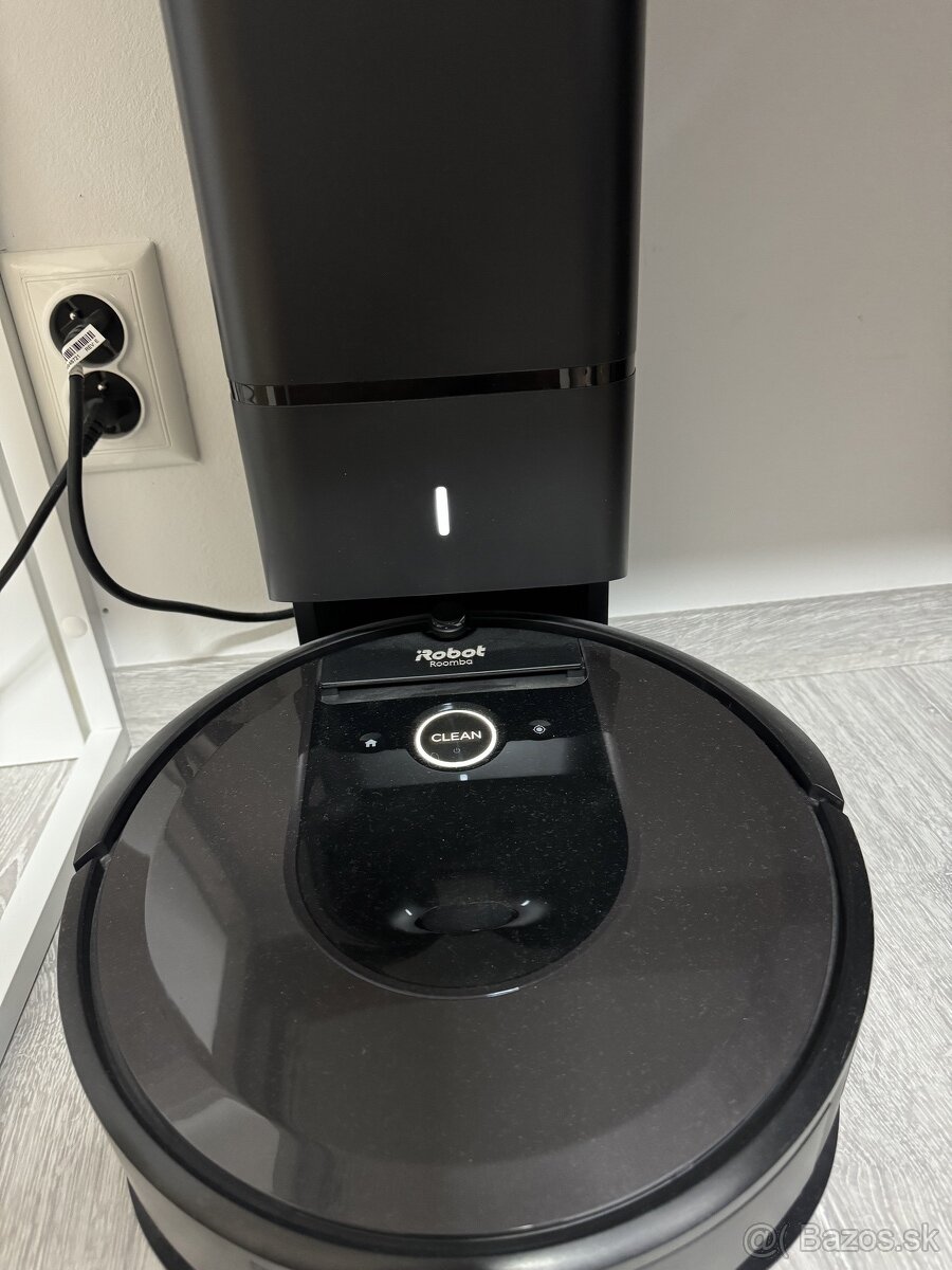 Robotický vysávač iRobot Roomba i7+