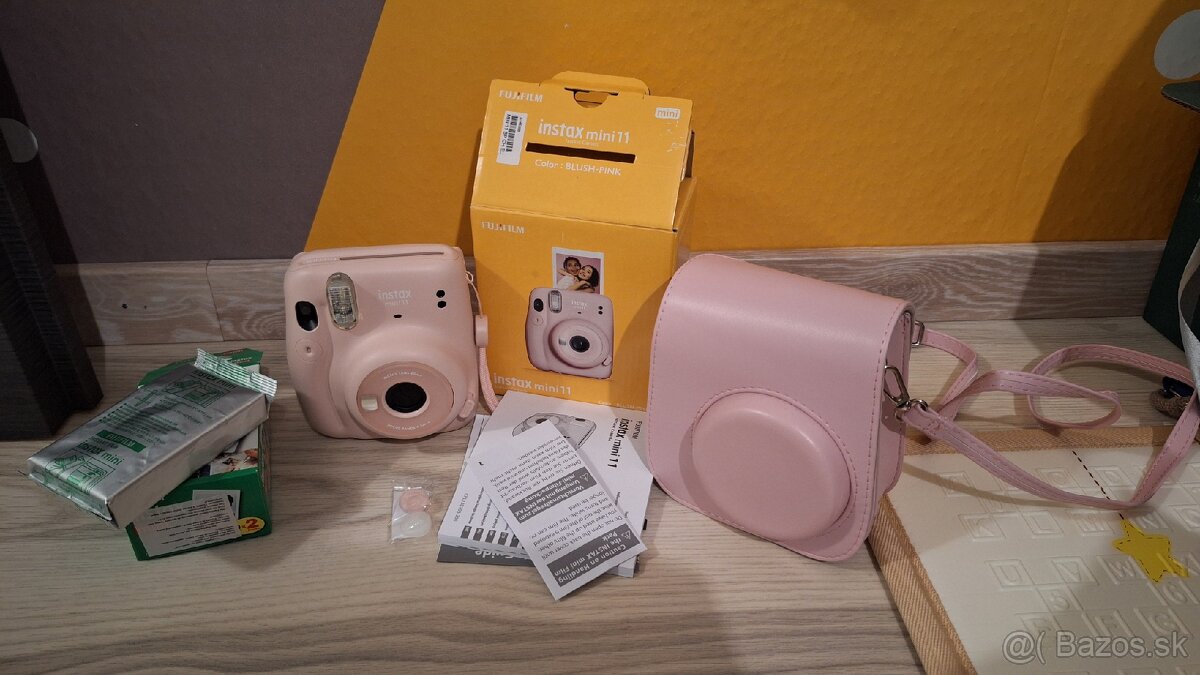 Instax 11 ružový s puzdrom