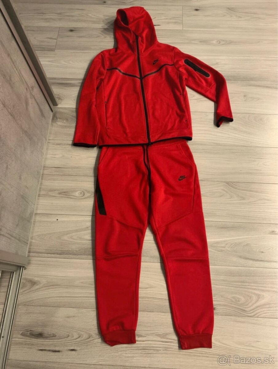 Nike Tech Fleece Red