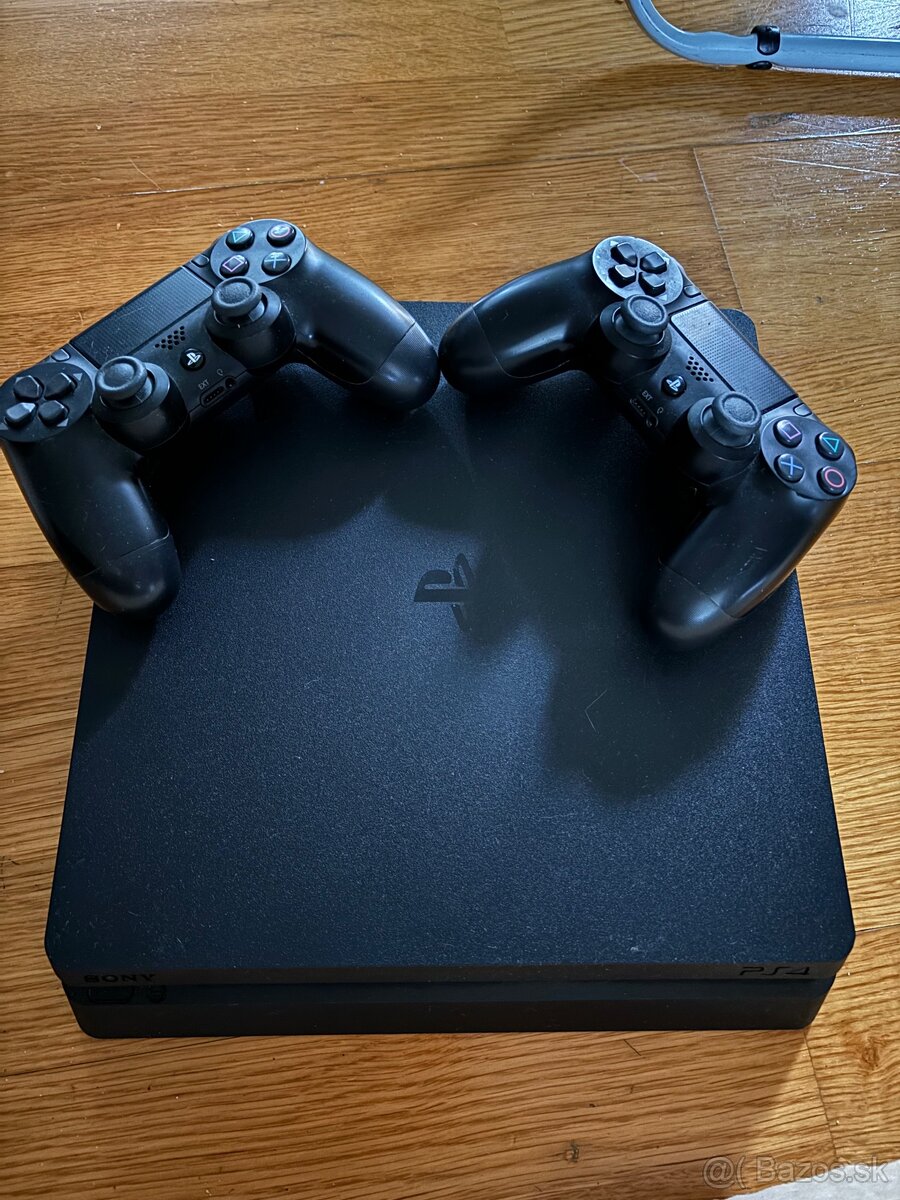 PlayStation 4 + 2 Ovládače