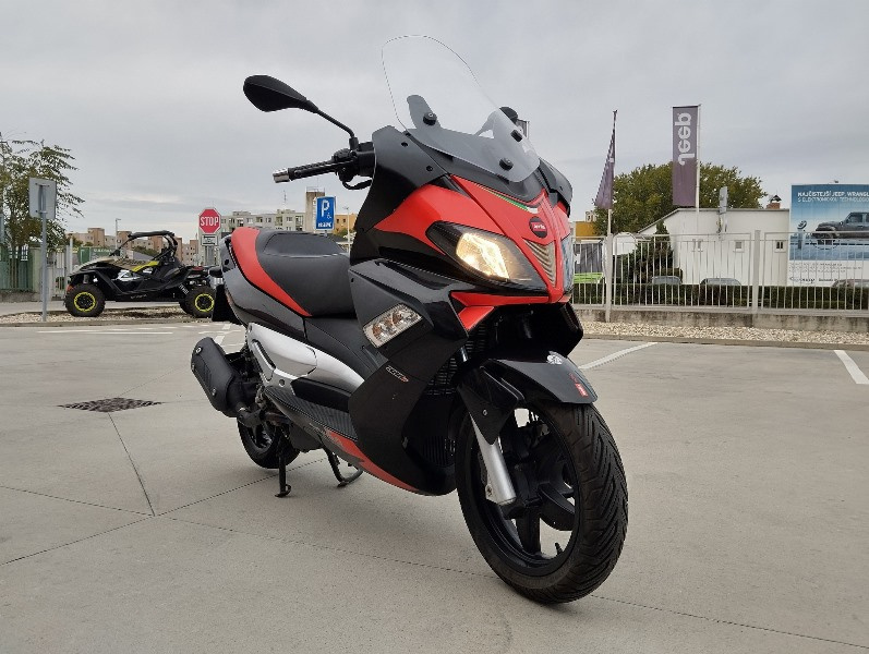 Aprilia SR 300 Max