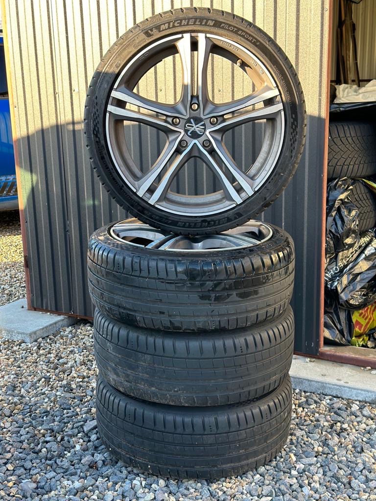 O.Z. R19 5x112 s Michelin Pilot Sport 5