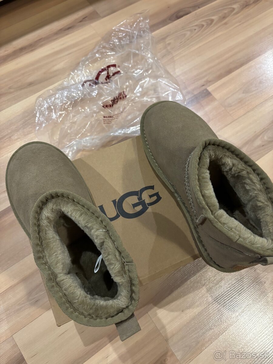 Ugg mini