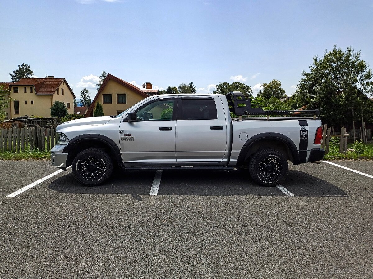 Dodge RAM 1500 5.7 HEMI 295 kW 4x4, r. v. 2017, DPH