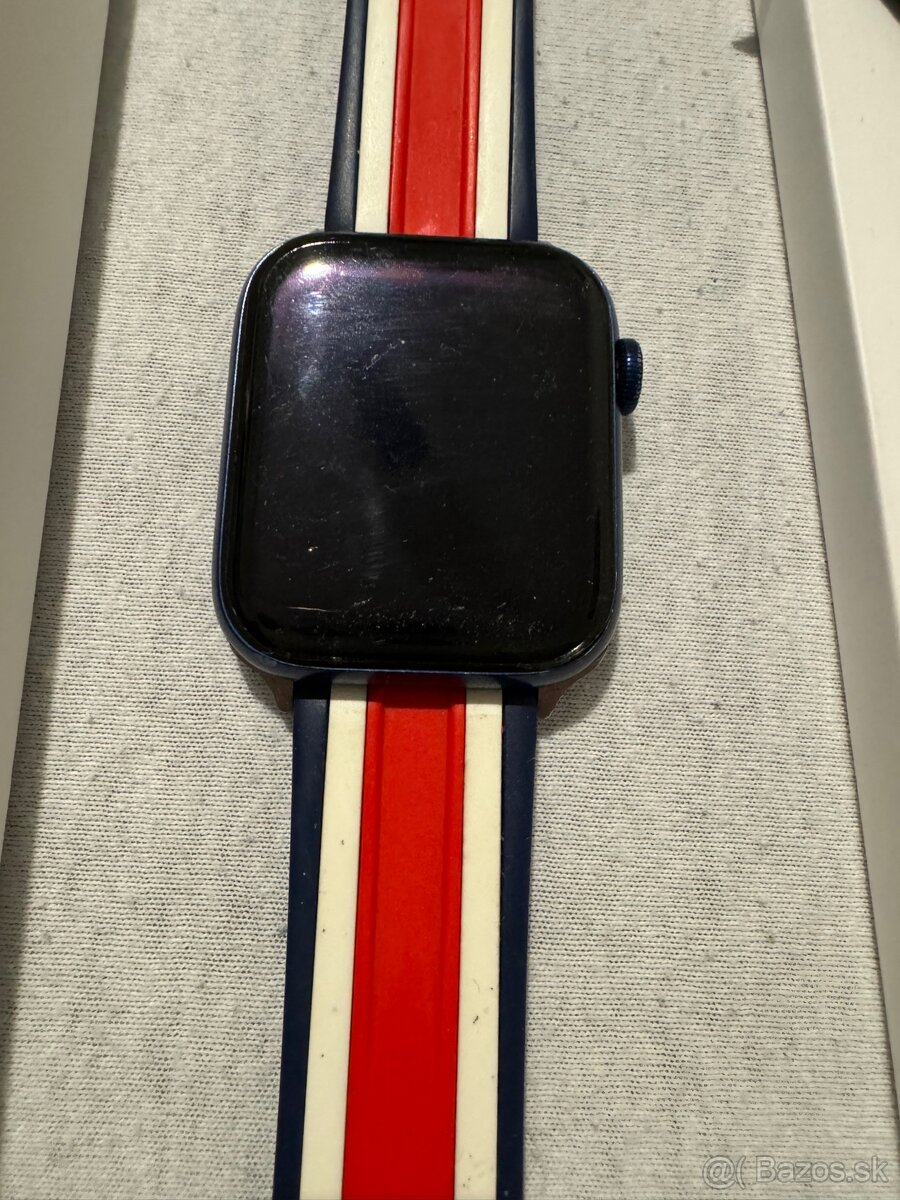 Apple Watch 6 44mm s ochranným sklem