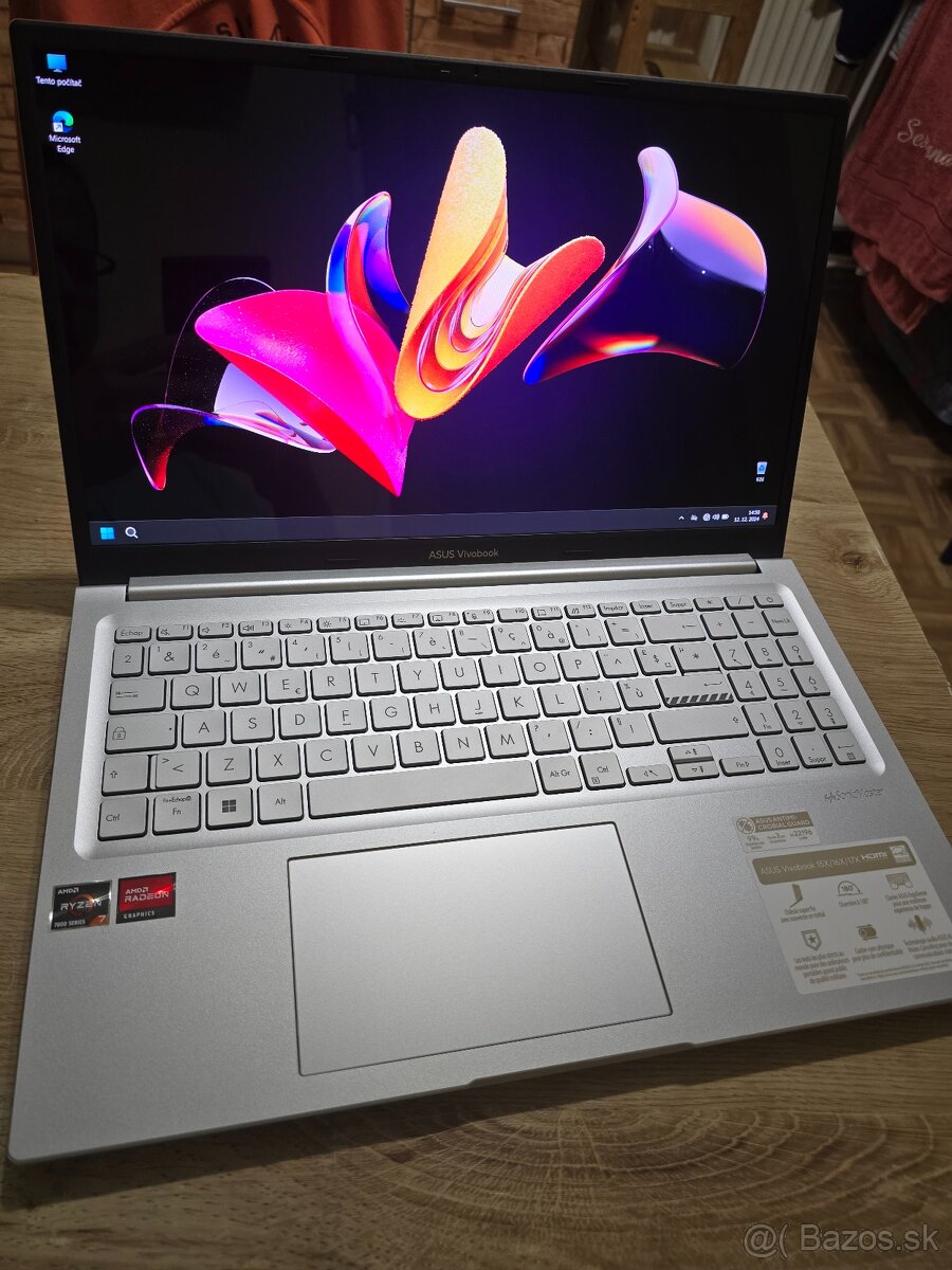 Asus Vivobook 15x s OLED displejom v top stave s Ryzen 7 pro