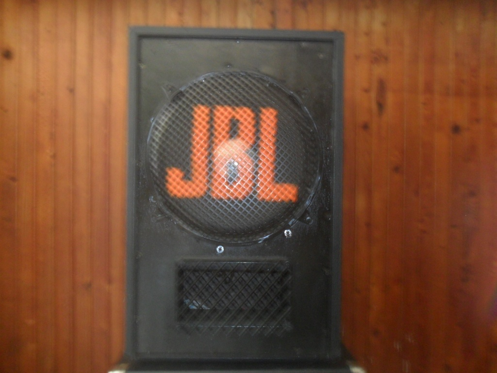 basgitarový reproduktor JBL E140