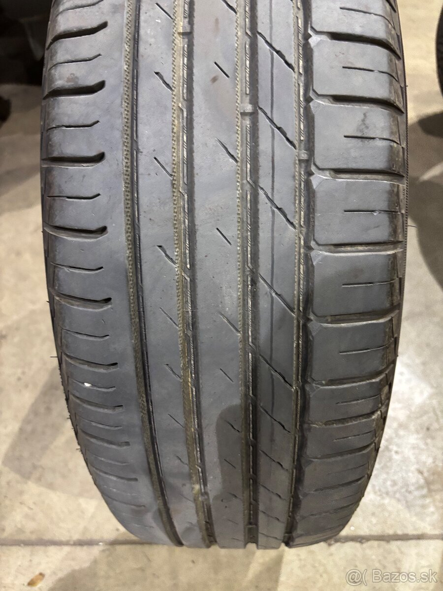 225/65 R17 letné Nokian