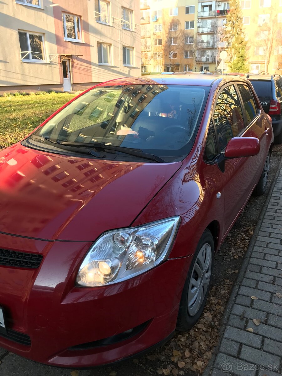 Auris / 6-2008 / Automat 5st.mmt  /1.6 benzín, 91KW/ 261000