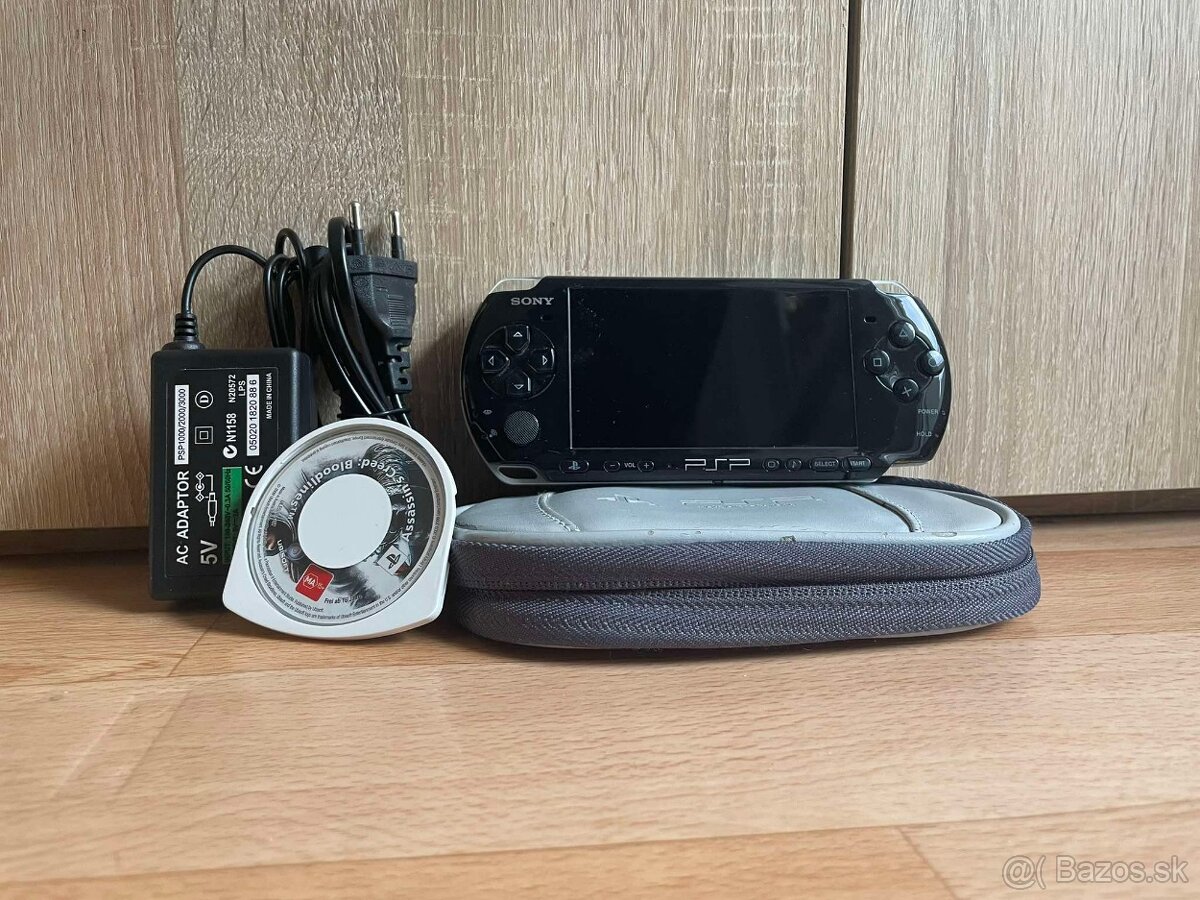 PSP 3004 (funkčné ale na diely) + Assassins Creed