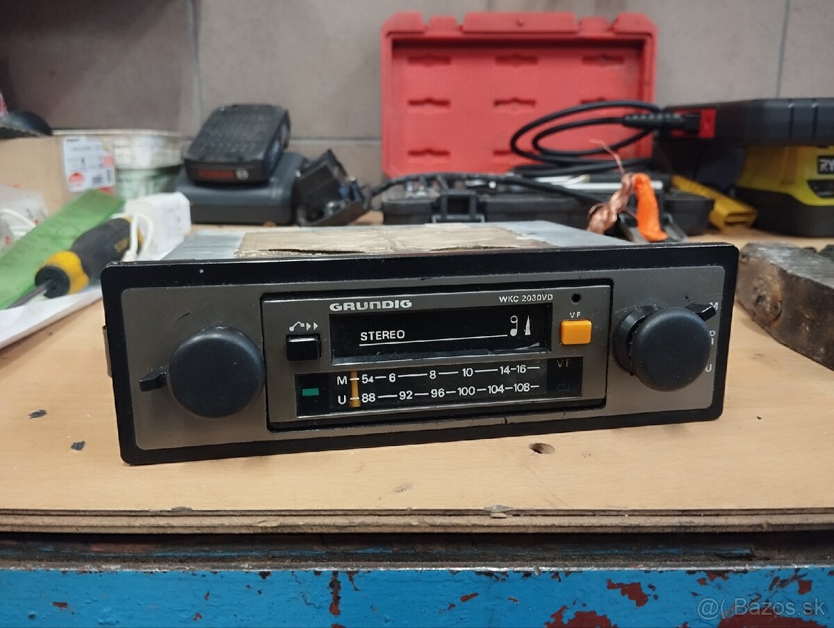 Grundig retro autorádio nalezový stav