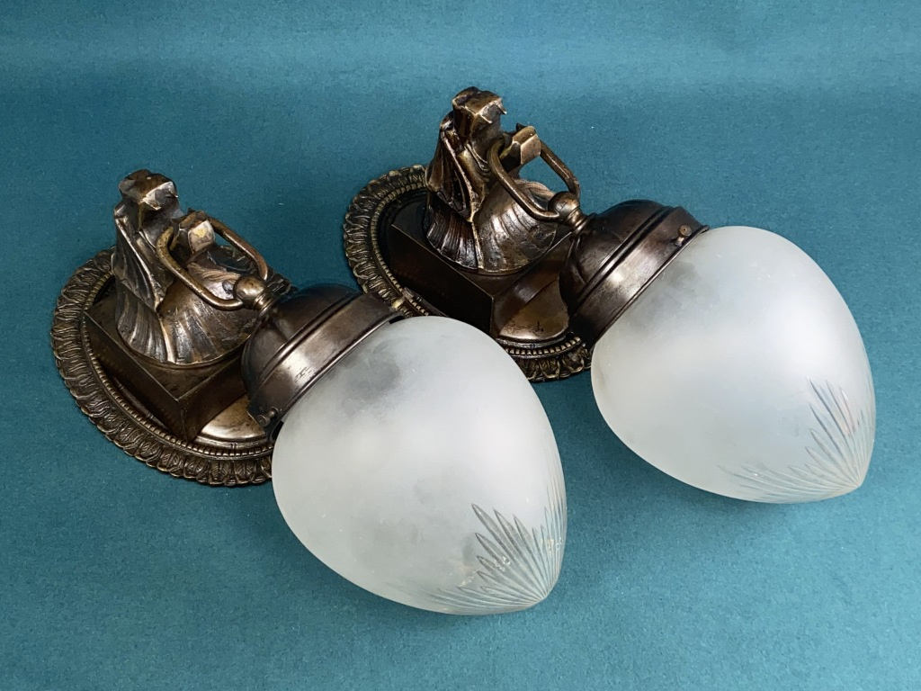 Párové nástenné lampy v štýle Art deco štylizované Levy