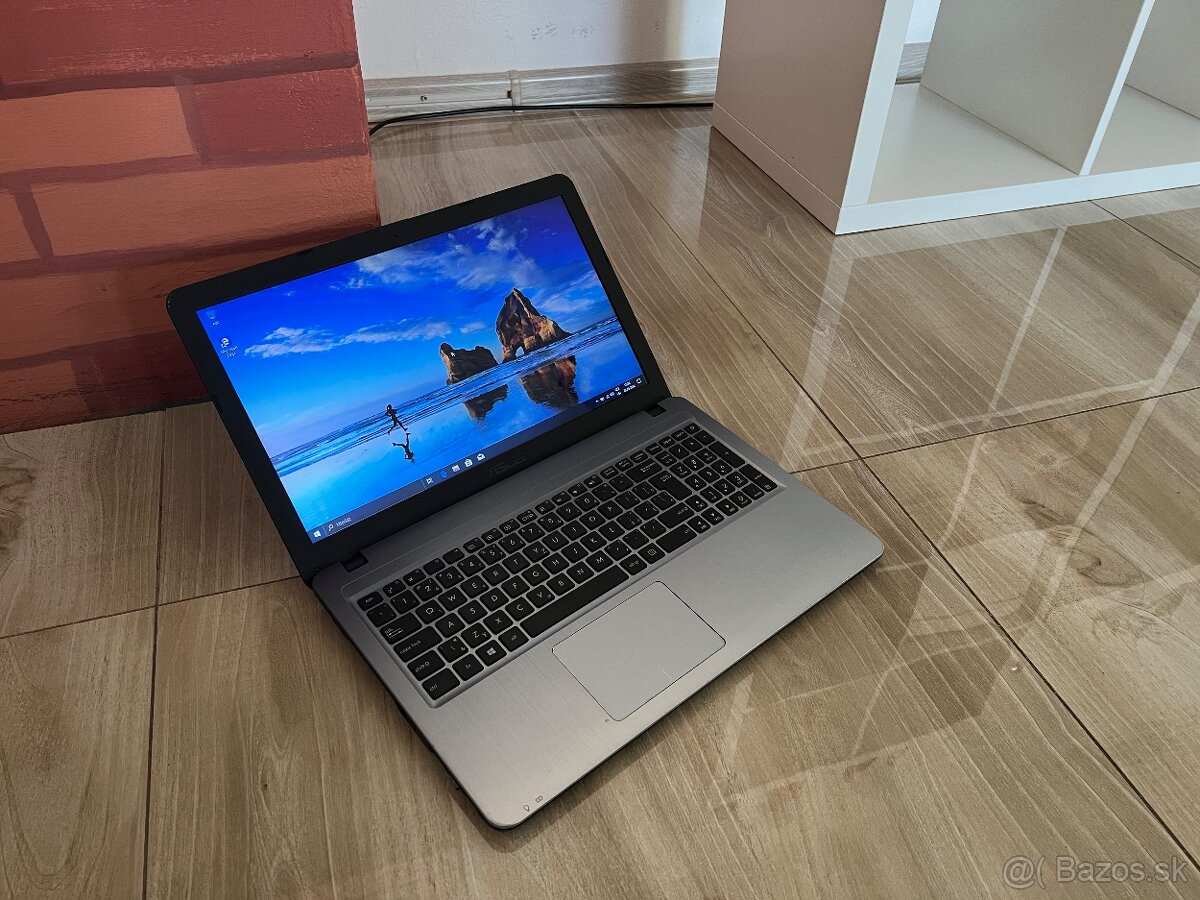 Asus/Notebook/4GB RAM/500GB SSHD/Intel HD Grafika 2GB