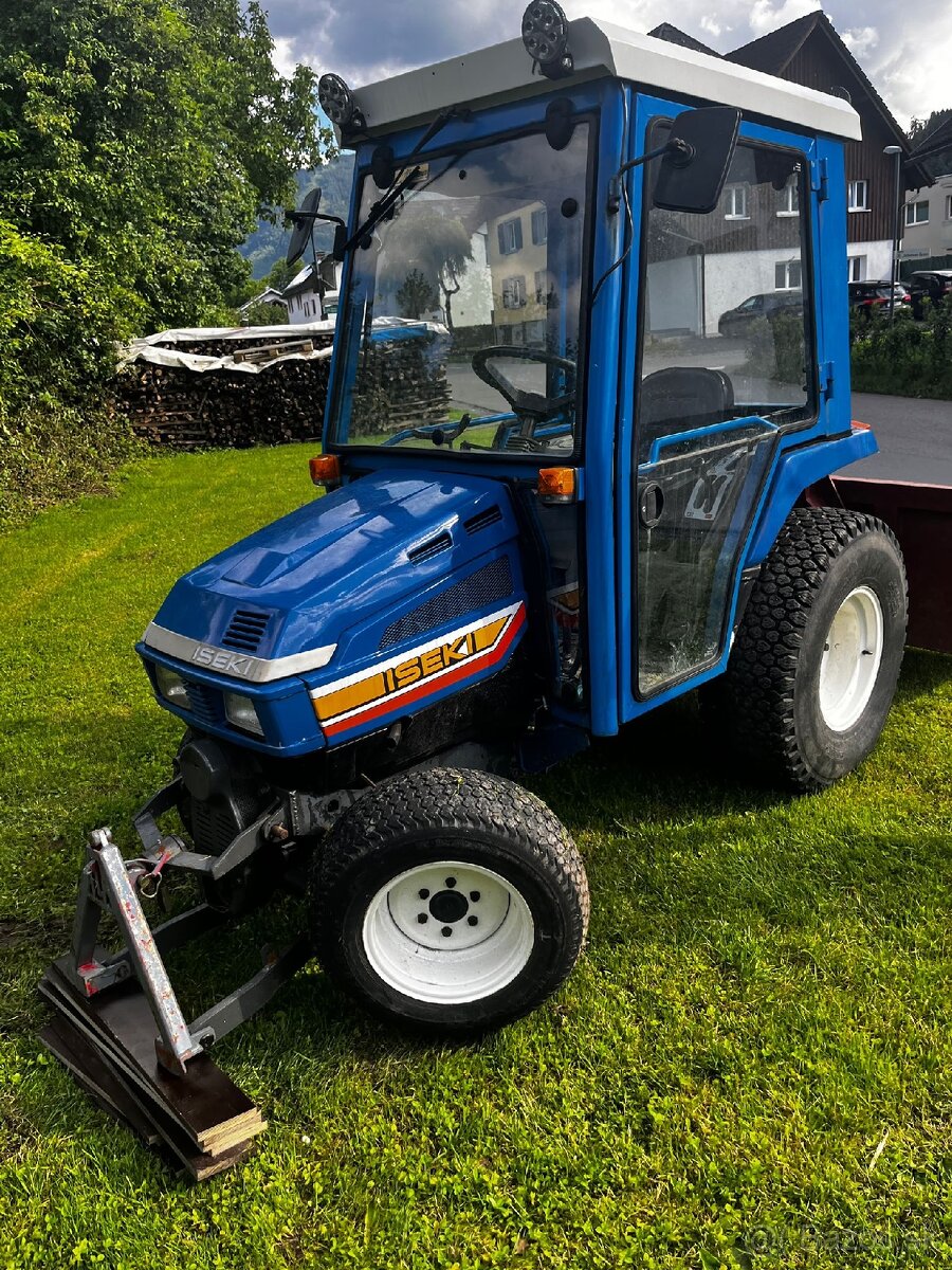 Traktor iseki 4x4 30 ps