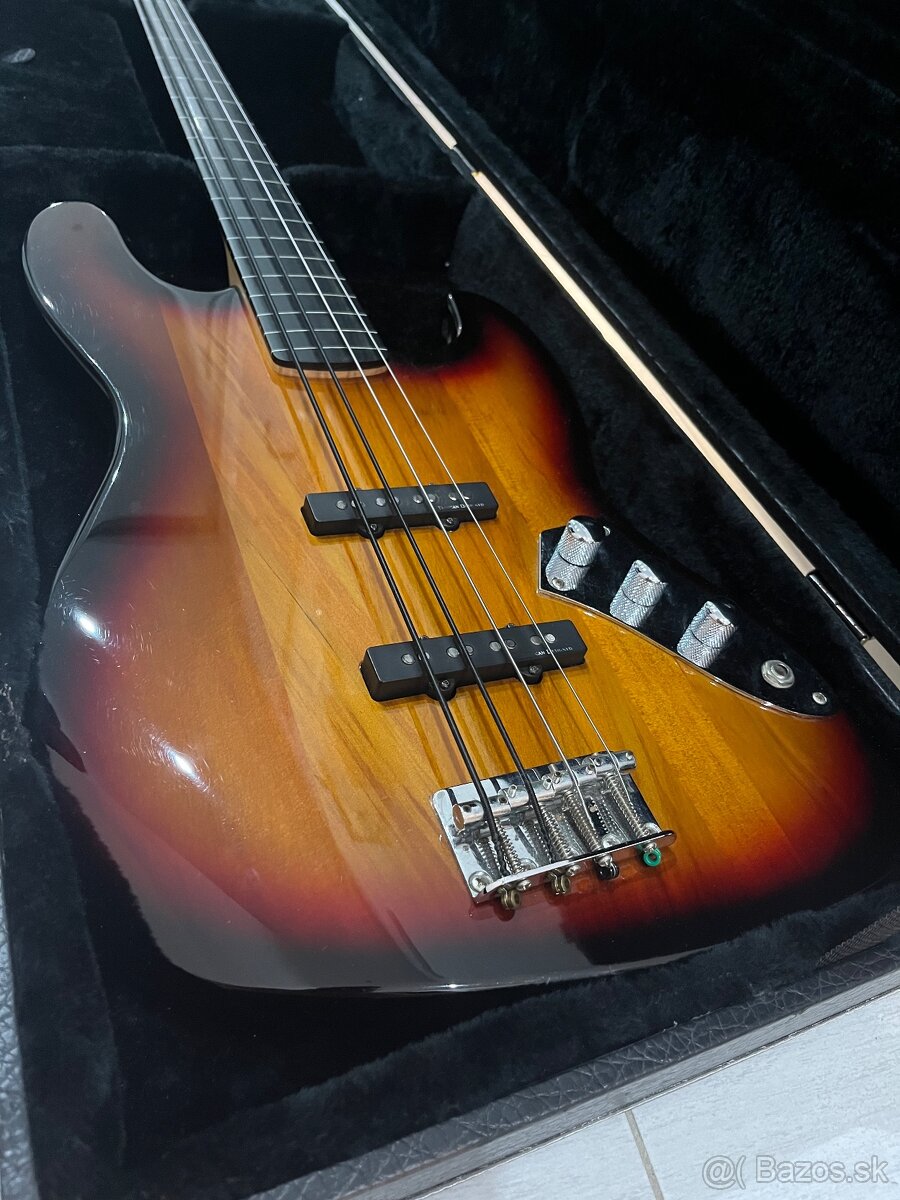 Squier Vintage Modified Jazz Bass Fretless 3-CS