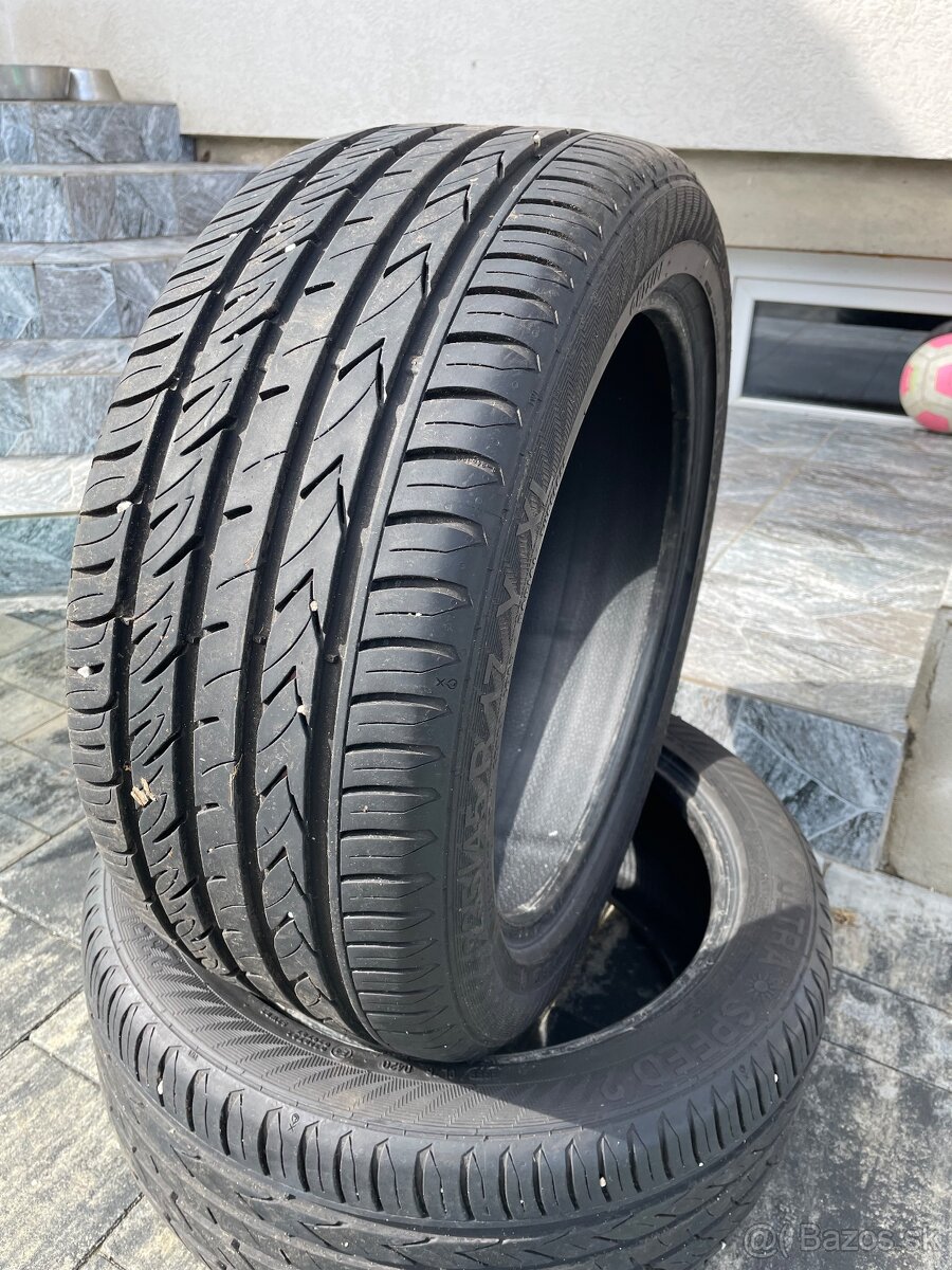 235/45 R17