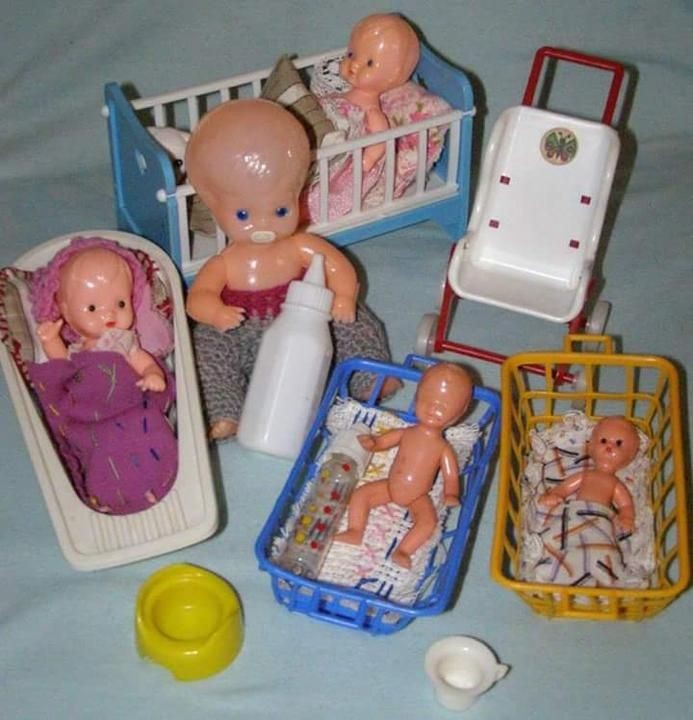 Kúpim takéto retro maličké  bábiky a malé  kočiariky