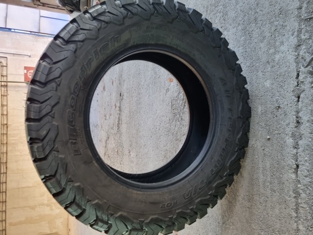 BF Goodrich All-terrain T255/70 R18 117/114S