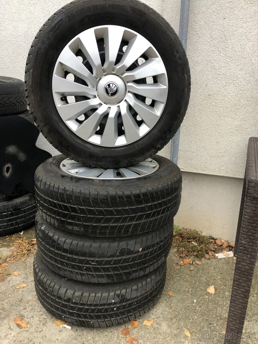 Predadam 205/50/R16 OCTAVIA 5.Zimne Plechové disky + pneumat