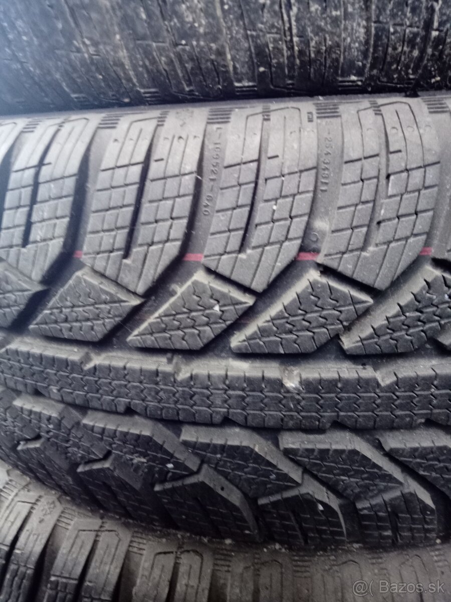 215/65 R17 zimné pneumatiky semperit