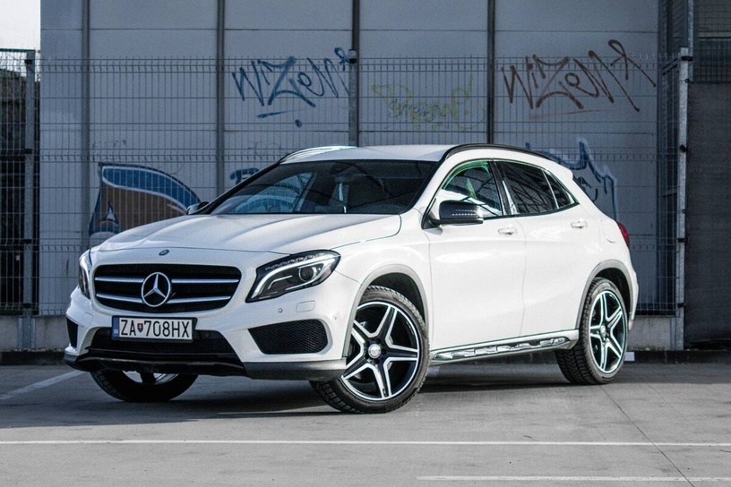 Mercedes-Benz GLA 220d 4MATIC AMG Packet