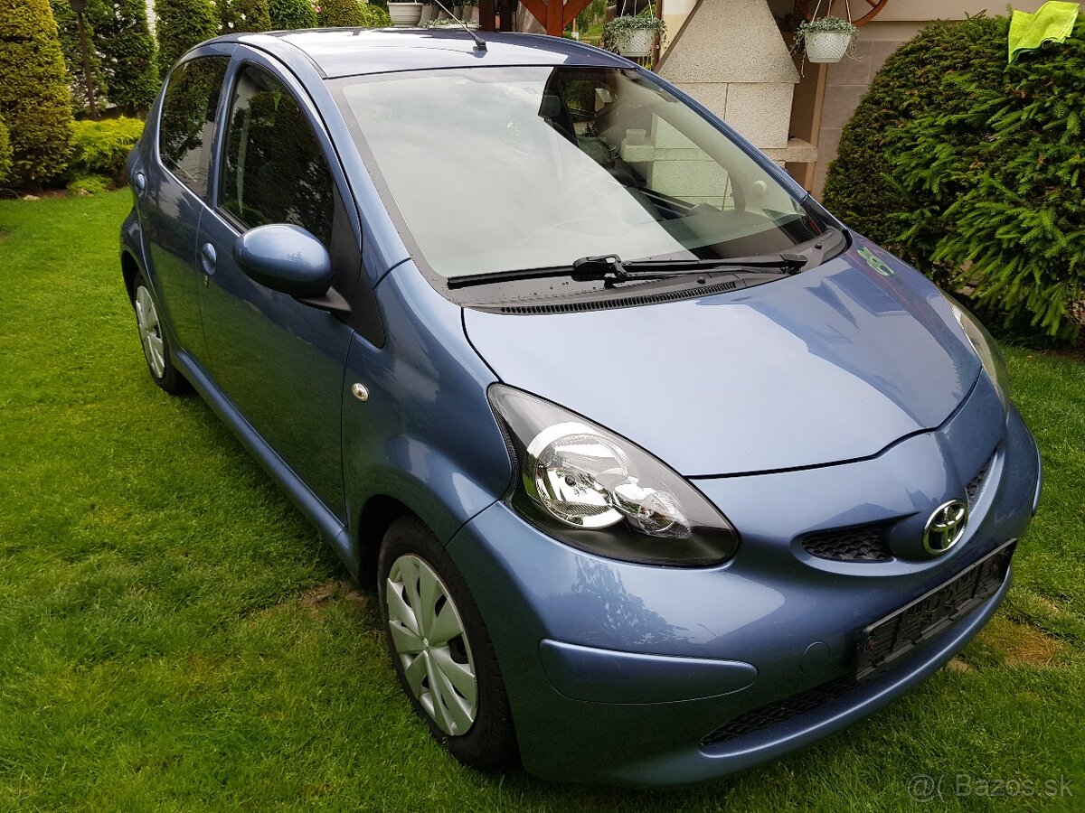 Toyota Aygo automat r.v 2008 benzín 1.0 50kw 5dv