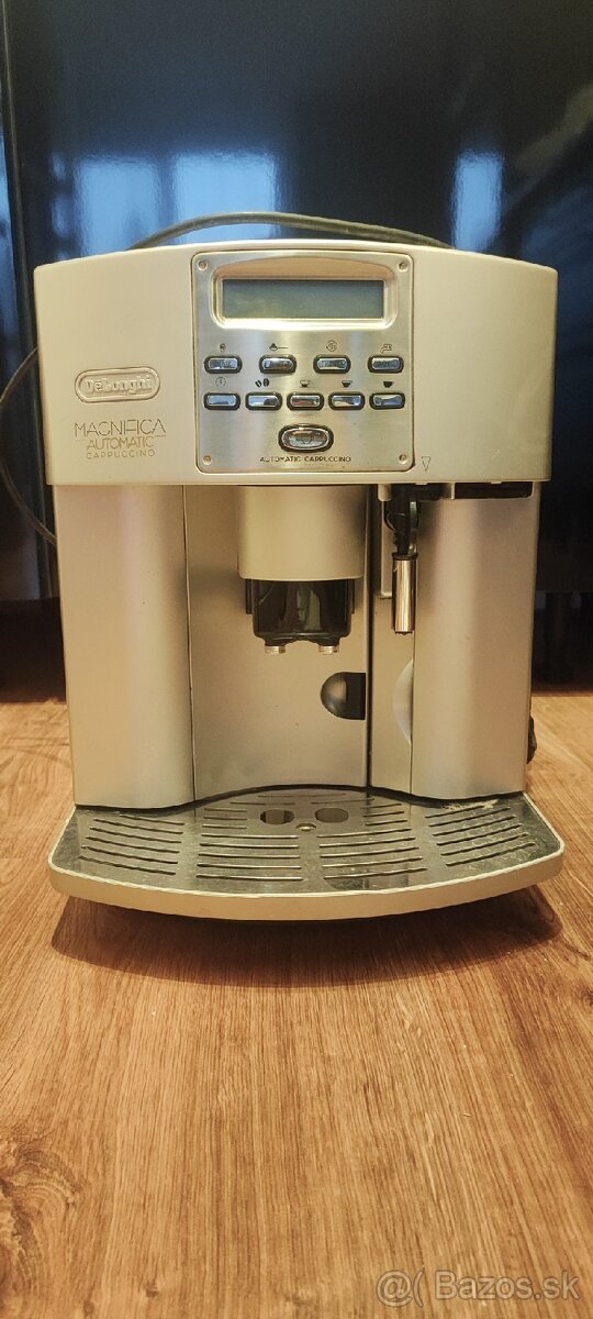 Delonghi kávovar