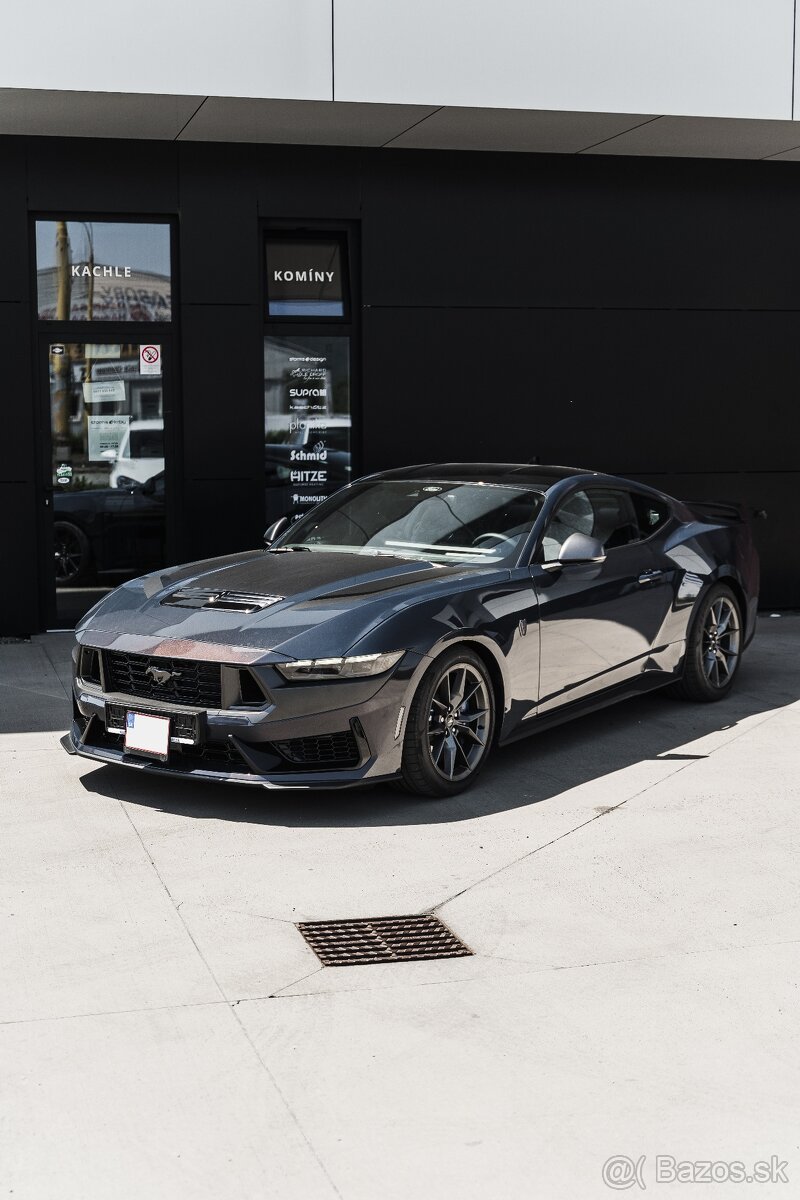 Ford Mustang Dark Horse GT 5.0 453 koní