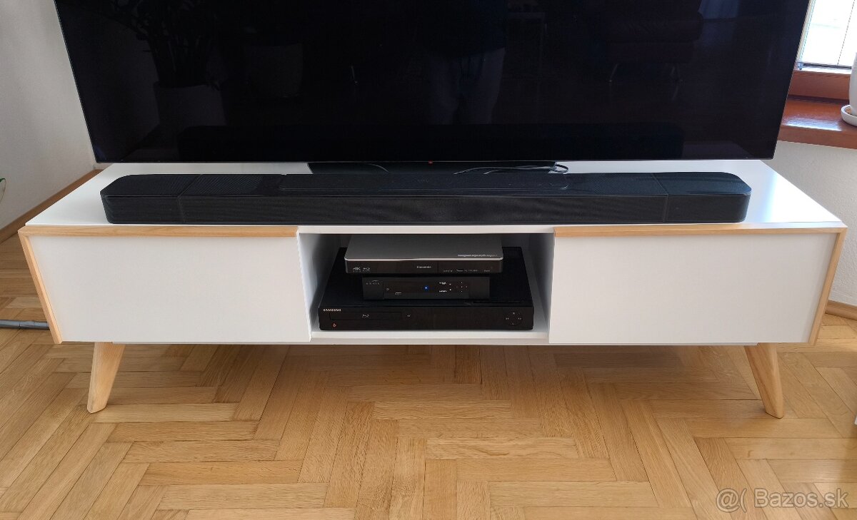 Stolík pod TV