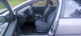 Ford Focus Combi 1.6i Benzin - 10