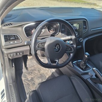 Renault Megane hatchback - 10