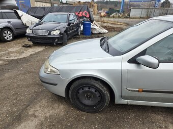 Renault laguna.        2004      1.6 benzínové motor - 10