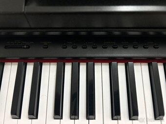 Yamaha Clavinova CLP-650 - 10