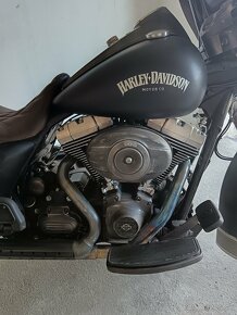 HARLEY DAVIDSON ROAD KING - 10