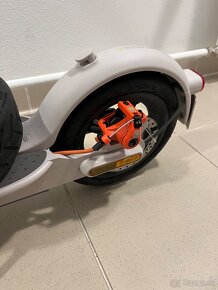 XIAOMI MI ELECTRIC SCOOTER 3 SIVÁ E-KOLOBEŽKA - 10