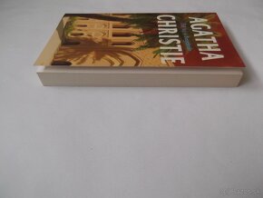 Agatha Christie-Zišli sa v Bagdade - 10