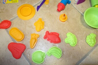 Formičky 40ks Play-Doh - 10