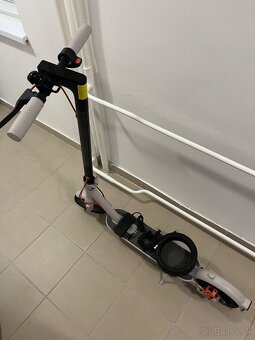 XIAOMI MI ELECTRIC SCOOTER 3 SIVÁ E-KOLOBEŽKA - 10