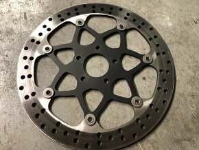 ktm duke 690R predna brzda 320mm brembo M50 , brzdova paka - 10