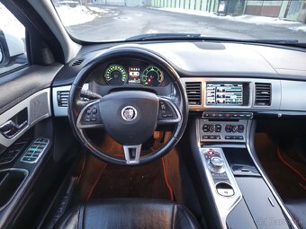 Jaguar XF 2.2D i4 Luxury Automat EDITION

 - 10