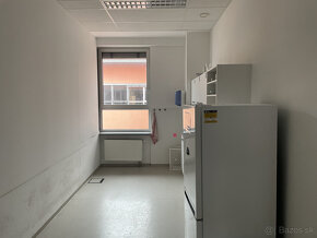 Prenájom kancelárskeho priestoru 473m² na ulici Galvaniho v  - 10