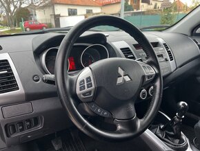 Mitsubishi Outlander 2.2 Di-D Intense+ 4WD / 7-miestne - 10